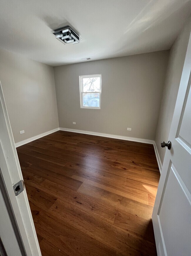 rm 3 - 138 N 14th Ave