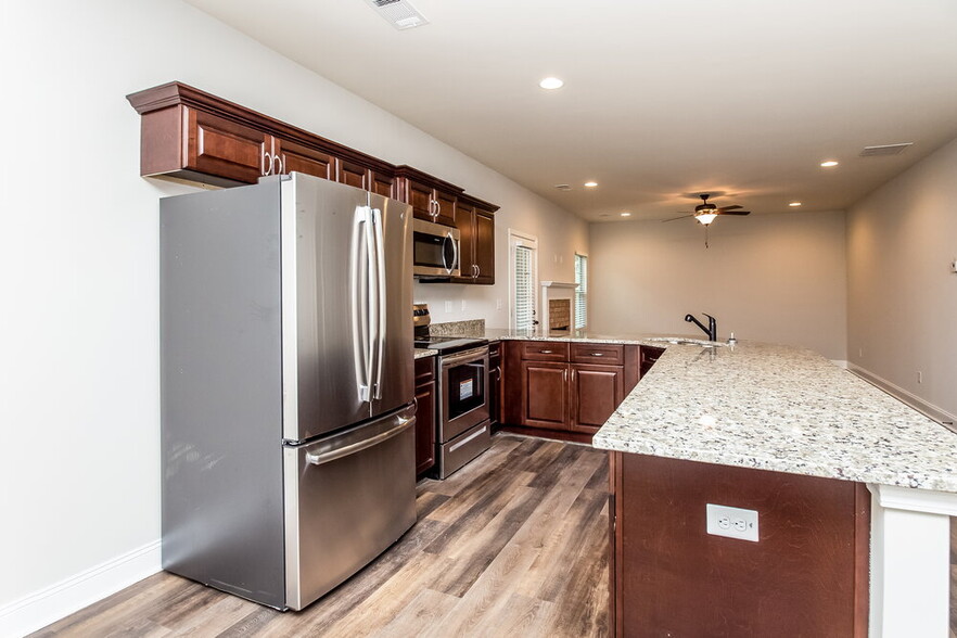 Building Photo - 1161 Pebble Ridge Dr