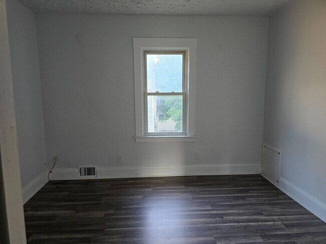 Building Photo - 8323 Medina Ave