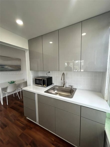 Building Photo - 444 Ponce de Leon