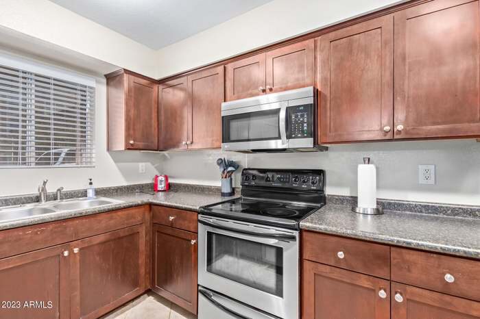 Building Photo - 1014 E Spence Ave