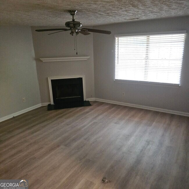 Building Photo - 5906 Summerglen Ln