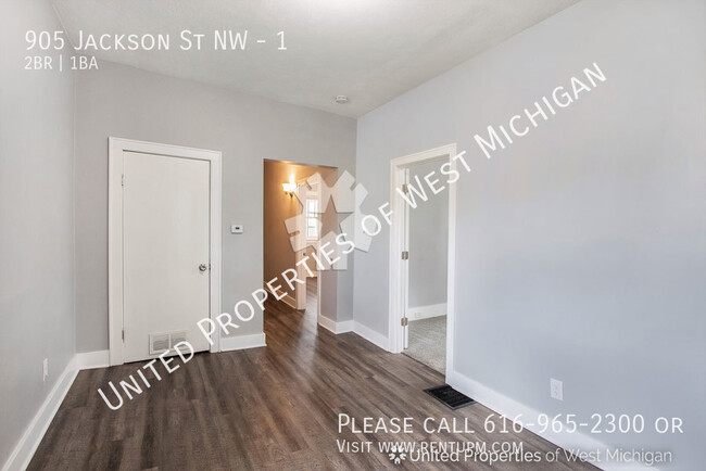 Building Photo - 905 Jackson St NW