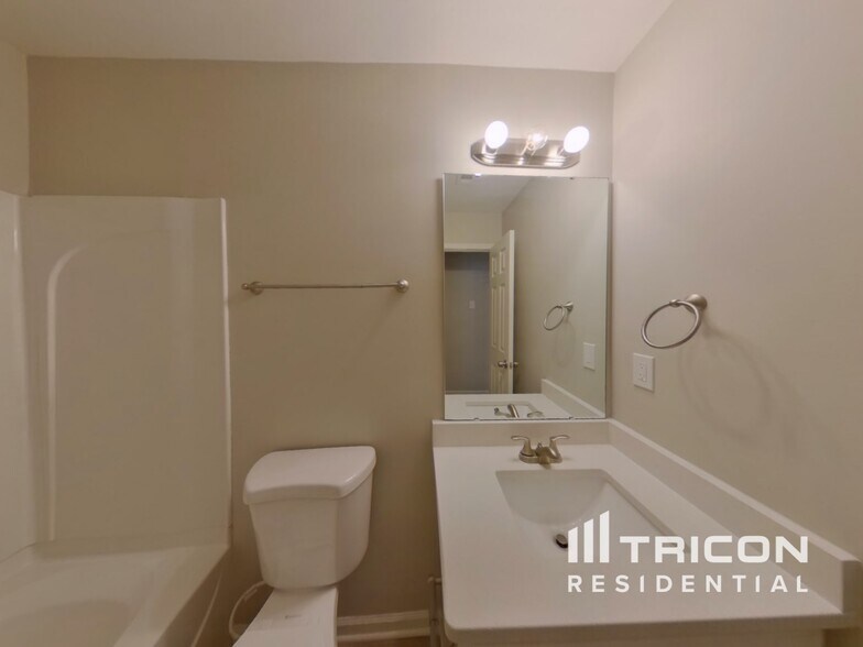 Building Photo - 1467 Eschol Ln NW