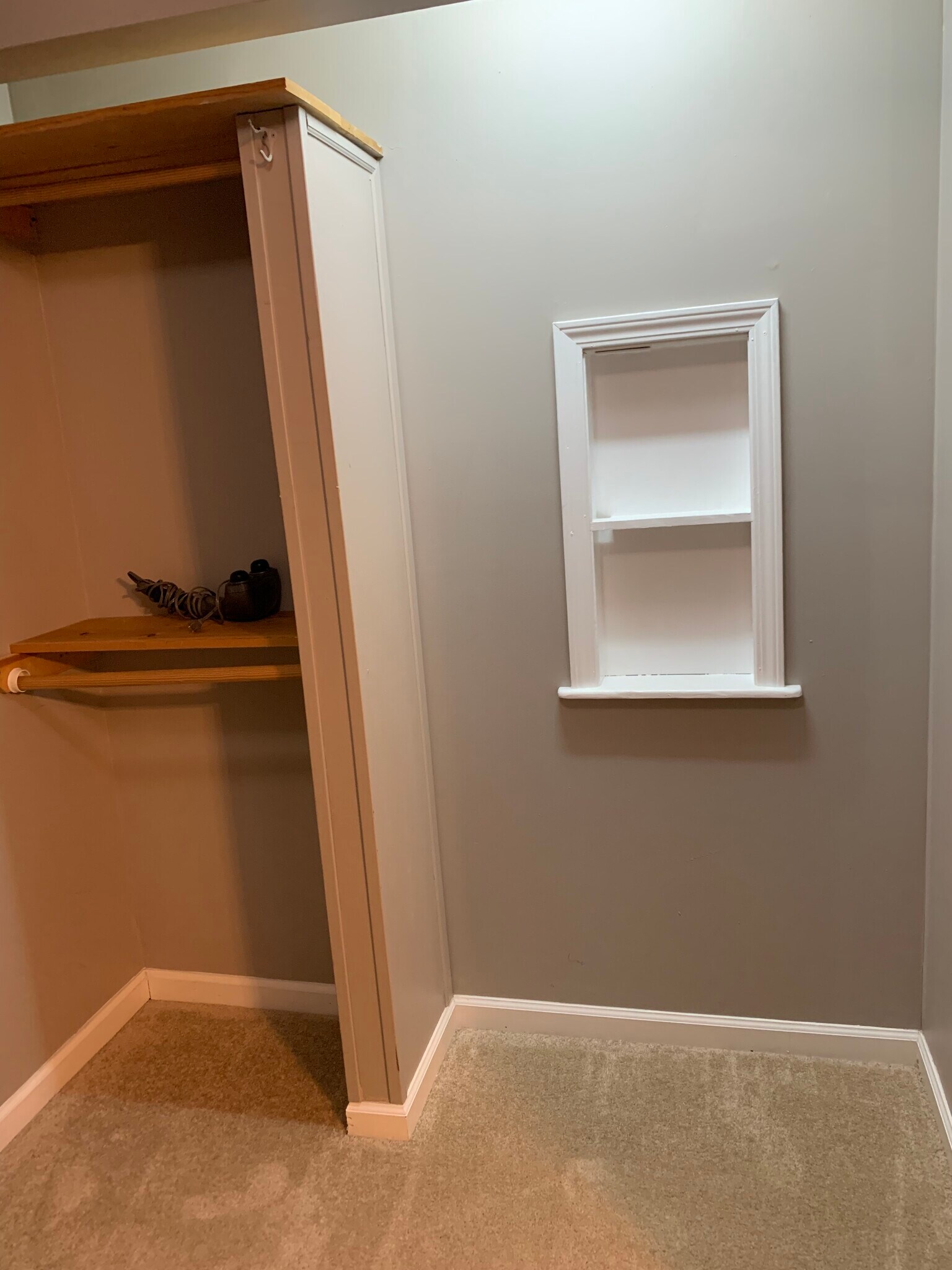 Walk in closet - 1740 Brompton Square