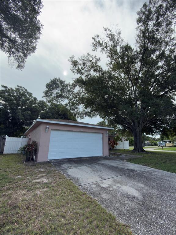 Building Photo - 11001 Longhill Dr