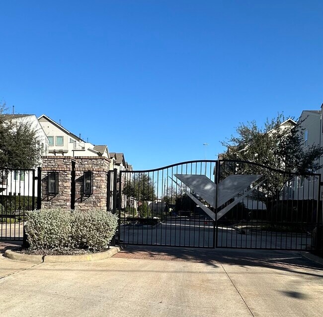 Building Photo - 2643 Fountain Key Blvd