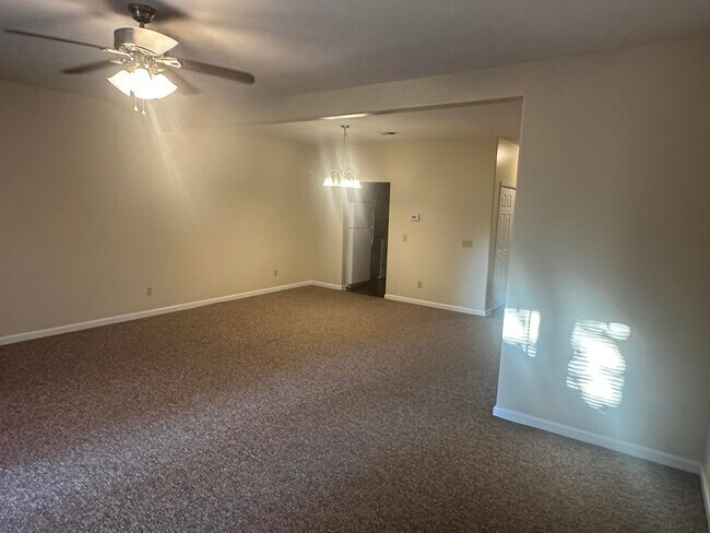 Building Photo - 2005 River Ridge Rd