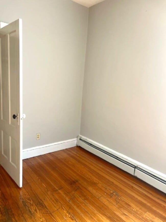 Building Photo - 35 Gloucester St