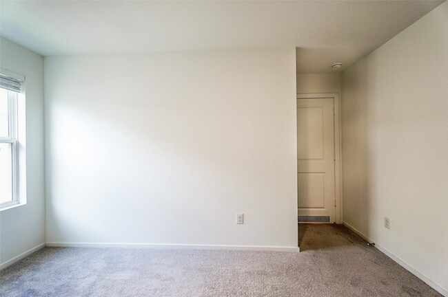 Building Photo - 26707 Feather Reed Dr