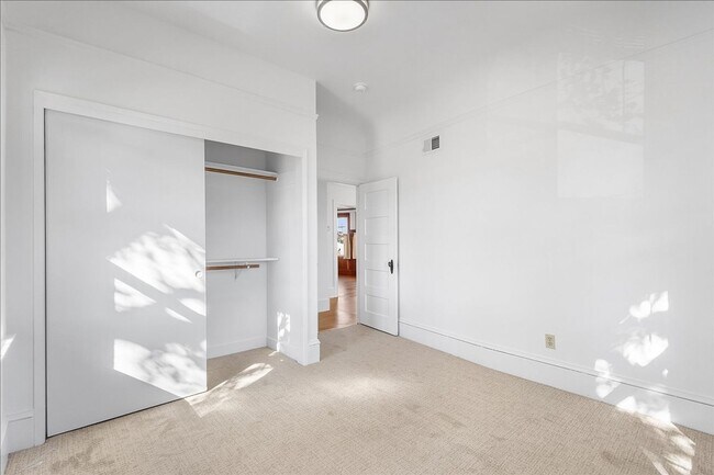 Building Photo - PARK AVE 1143-1149