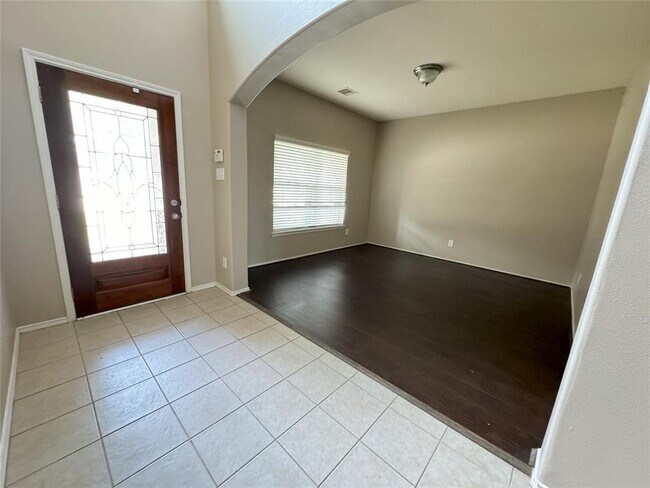 Building Photo - 5015 BridgeValley Ct