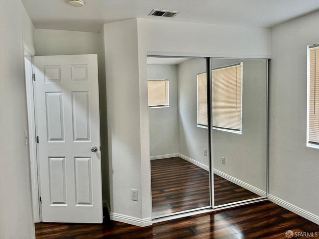Building Photo - 1713 Crater Peak Way