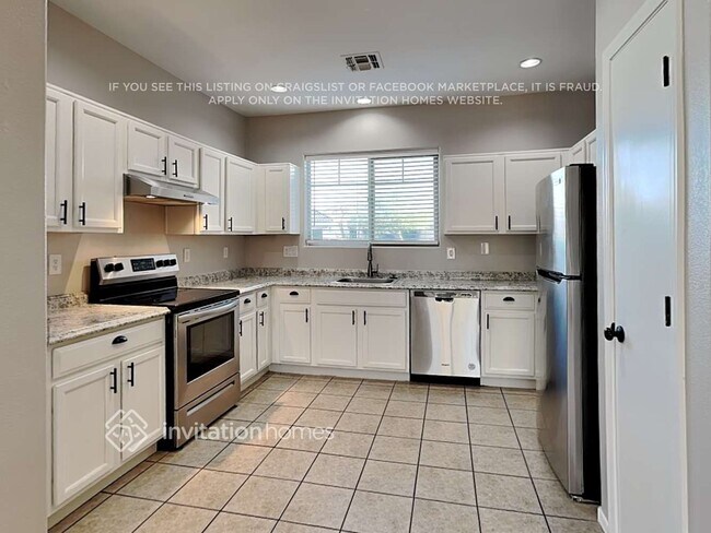 Building Photo - 10908 E Boston St