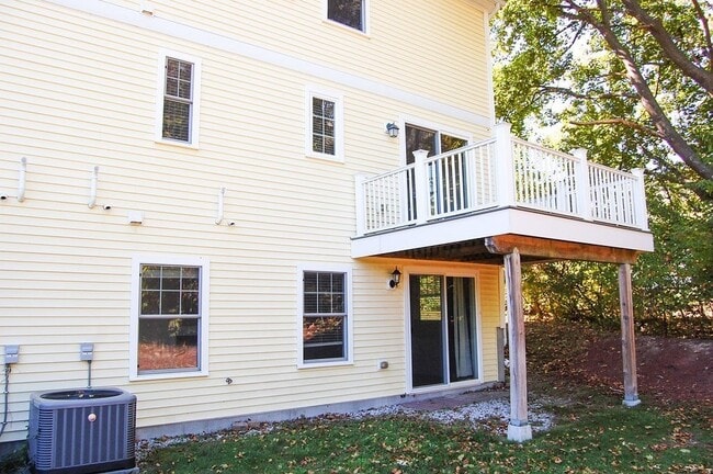 Building Photo - 10 Manahan St