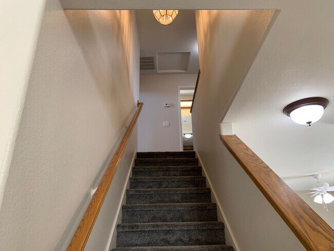 Building Photo - Newly updated 3 bedroom home in Menifee av...