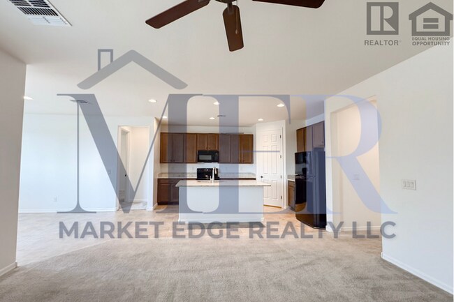 Building Photo - 3Bed/2Bath Home w/3 Car Gar in Casa Grande...