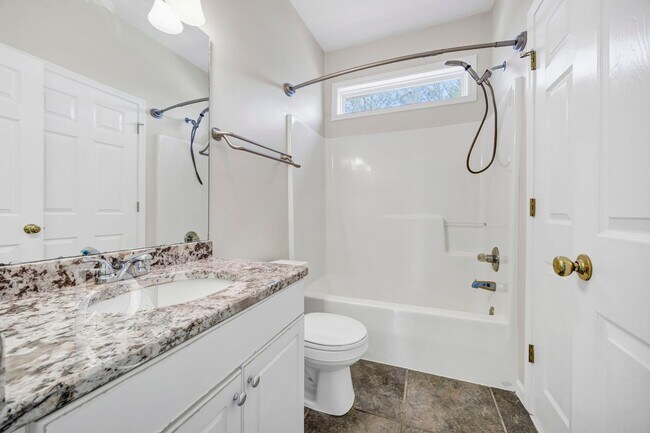 Building Photo - DOWNTOWN COLUMBIA BUNGALOW