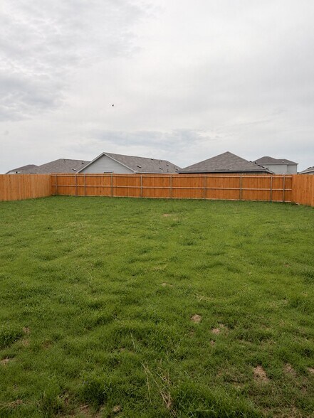 Building Photo - 427 Bower Dr