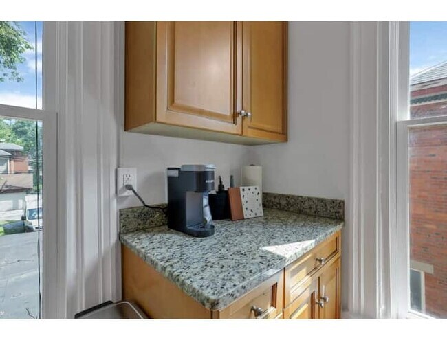 Building Photo - The Artist's Apt. | 2BR | Short North | +Parking