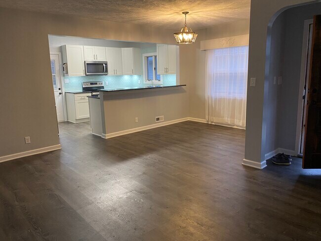 Building Photo - 138 Elmwood Dr