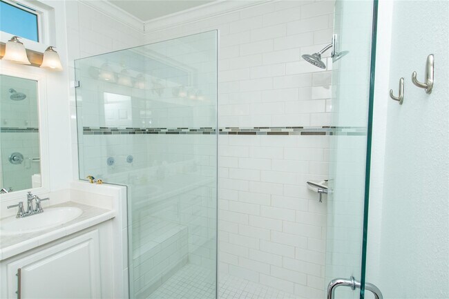 Building Photo - 375 NE Wharf Way