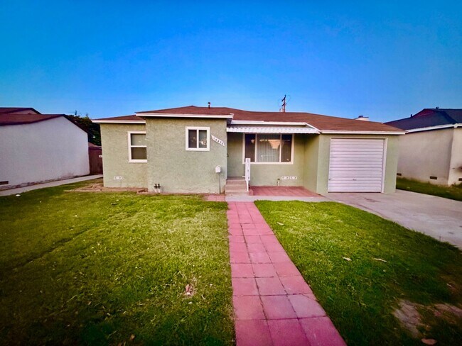 Building Photo - Remodeled 3 Bedroom Norwalk House For Rent!