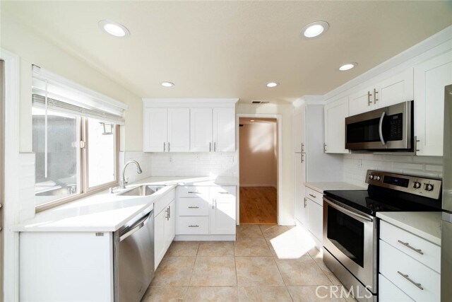 Building Photo - 13 Morena