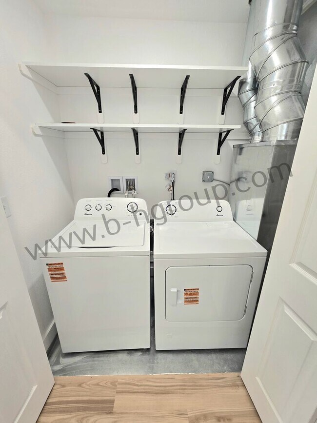 Building Photo - 715 57th St