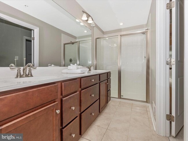 Building Photo - 10020 Beerse St