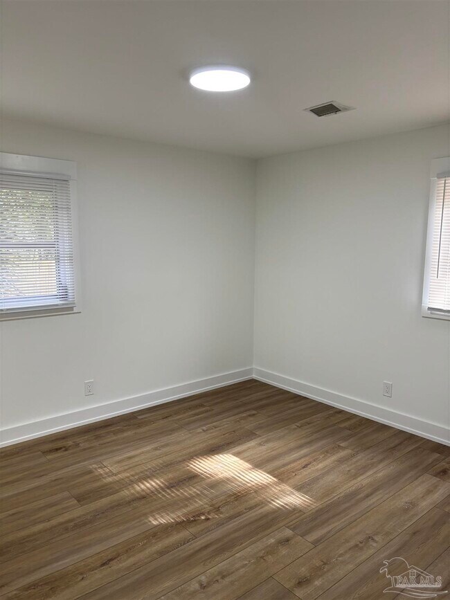 Building Photo - 3600 Forest Glen Dr