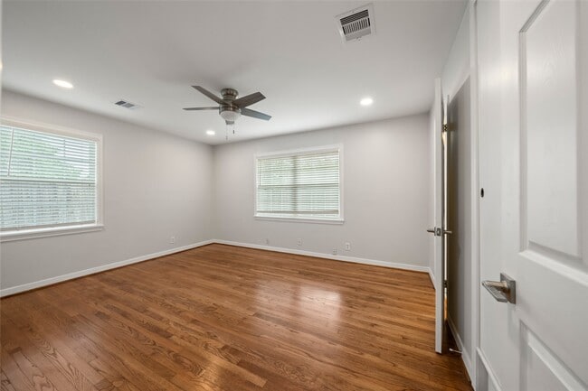 Building Photo - 9779 Westview Dr