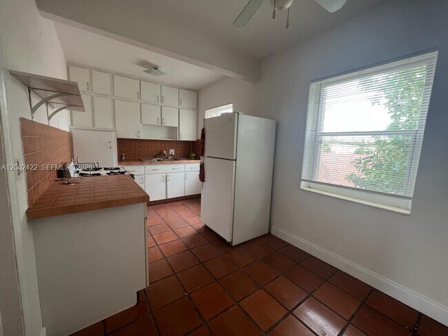 Building Photo - 1421 SW 37th Ave