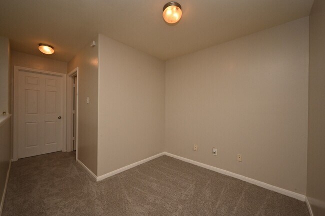 Building Photo - 6127 Yorkglen Manor Ln