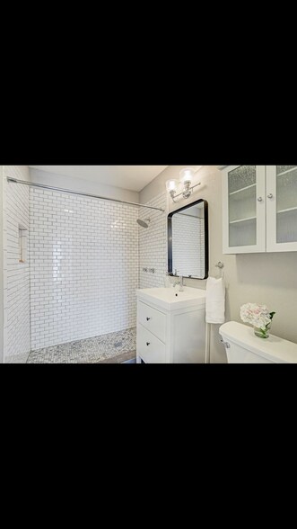 Master Bathroom - 1909 Brun St