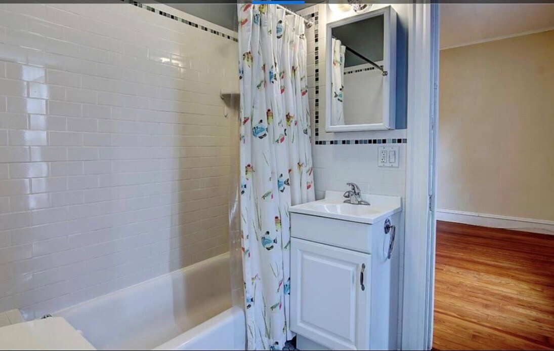 Bathroom - 173 Rochambeau Ave