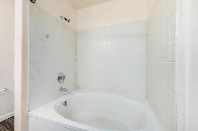 Building Photo - 2 Bedroom, 2 Bath In Central Phoenix