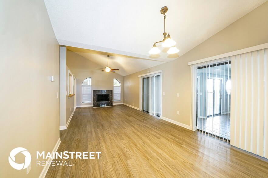 Building Photo - 5007 Swallow Dr