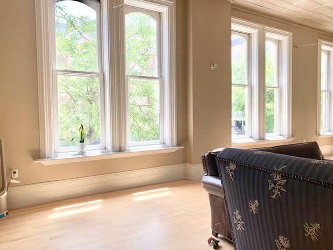 Building Photo - Enormous Upper Floor Unit in Heart of Downtown MKE