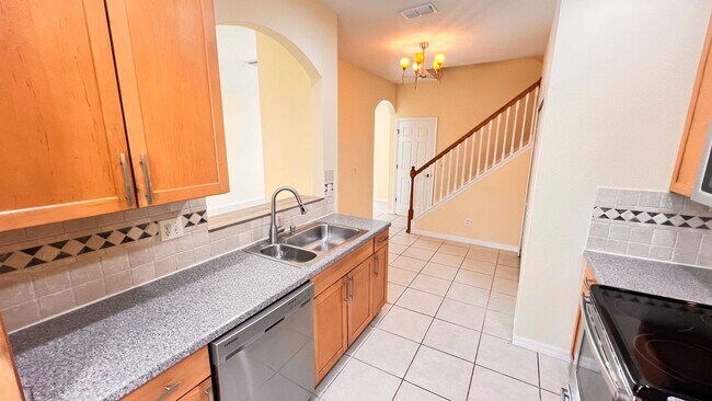 Building Photo - Available May 13th! Gorgeous 2/2 Town Home...