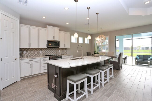 Building Photo - **Brand New, Bright & Beautiful Bonita Spr...