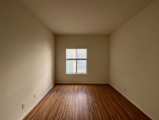 Building Photo - Upgraded 2+2 w/in-unit laundry + water + trash services included!