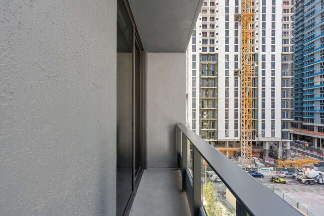 Building Photo - 121 NE 5th St