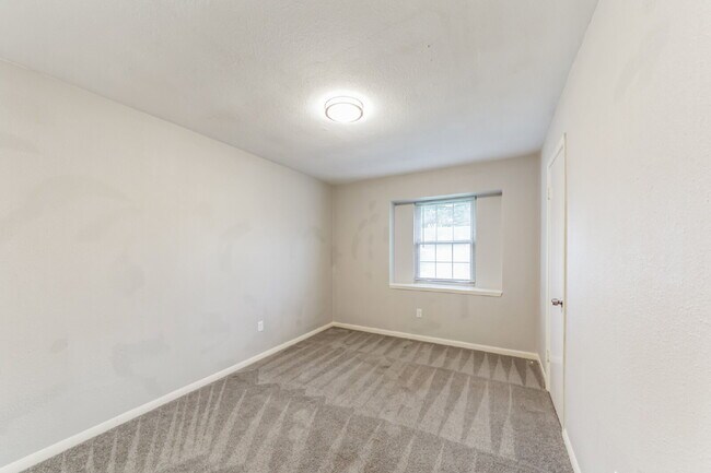 Building Photo - Move-In Ready 3BR/2BA in Baytown – 1,472 Sq Ft with Private Yard & Garage