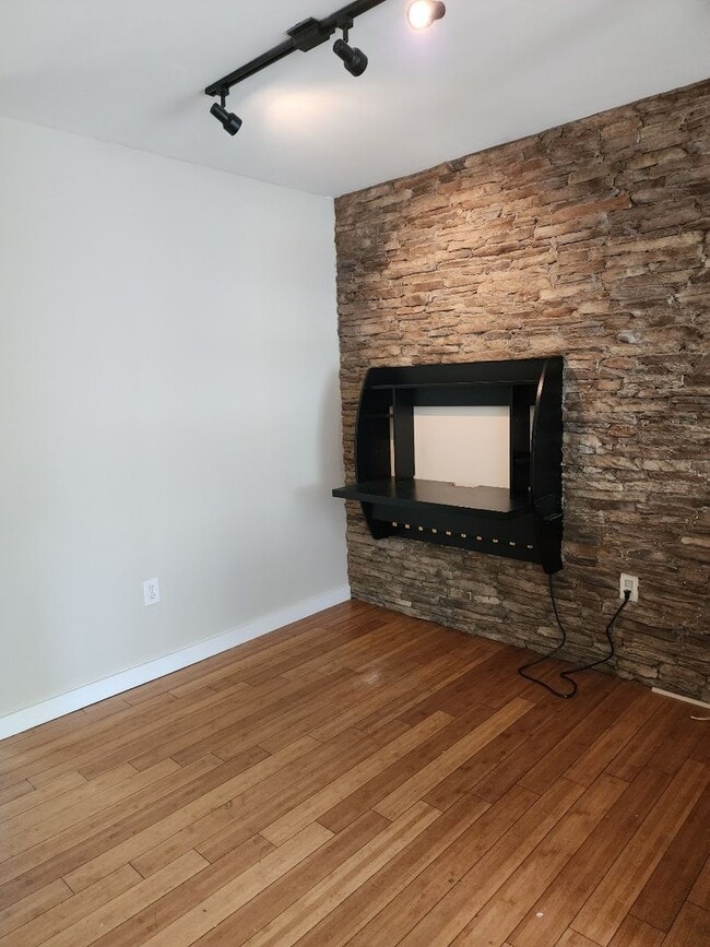 Building Photo - COMING SOON - TOWNHOUSE IN NEWARK/BEAR AREA
