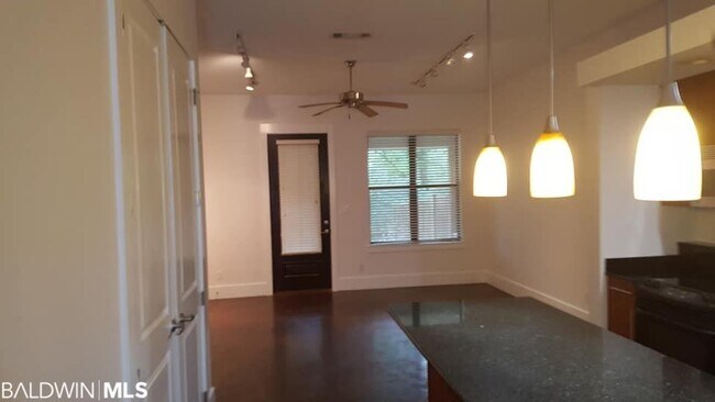 Building Photo - 210 Cody Ln