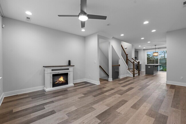 Building Photo - 644 W End Dr