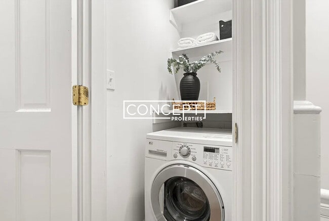 Building Photo - 248 Beacon St