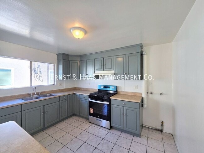 Building Photo - 1330 Walnut Ave