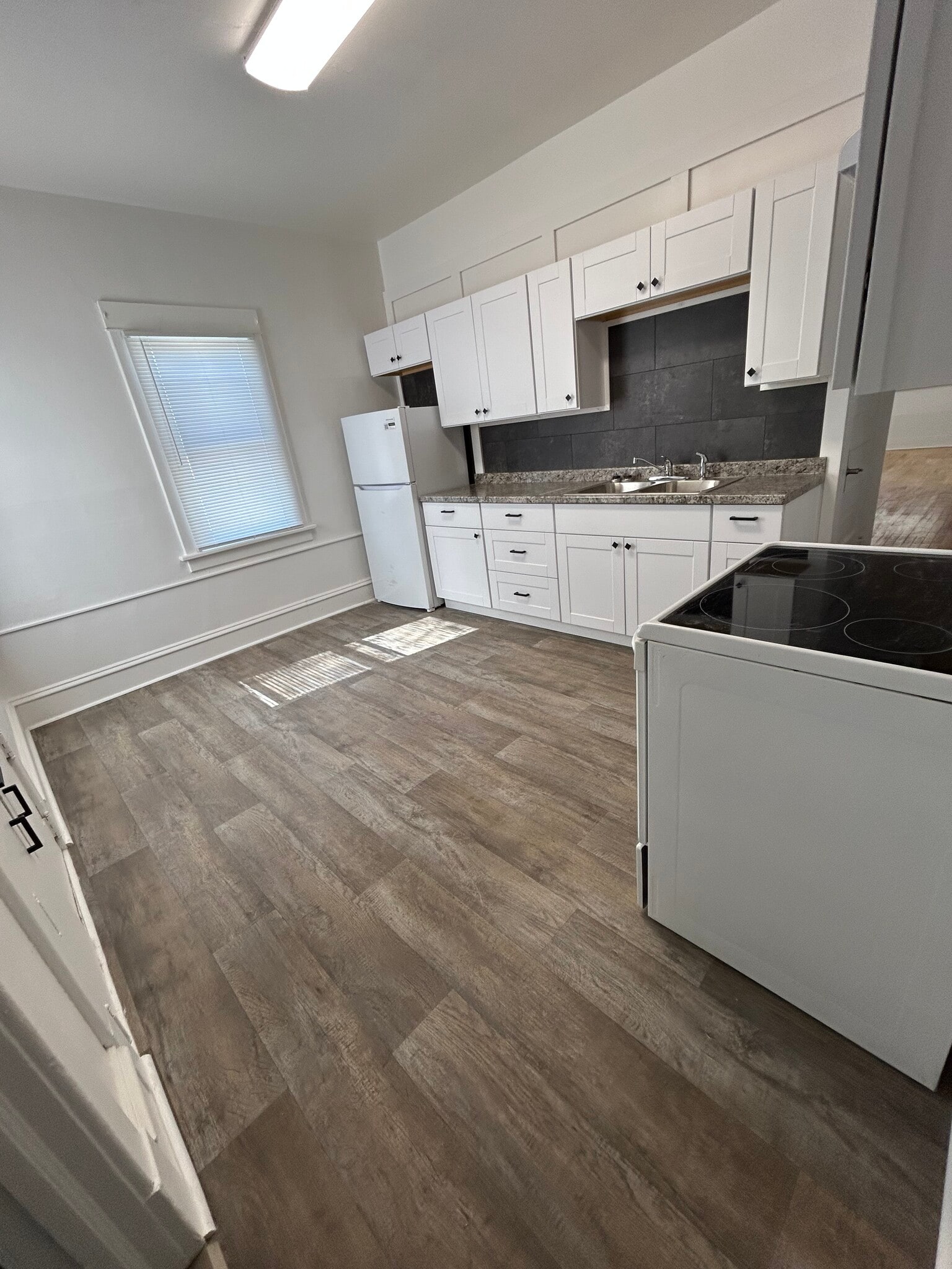 Building Photo - 800 6th Ave N